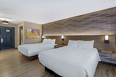 Queen Room with Two Queen Beds - Non-Smoking
