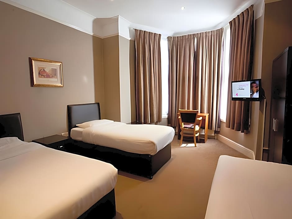 Photo 1 of 3 of En Suite Quadruple Room