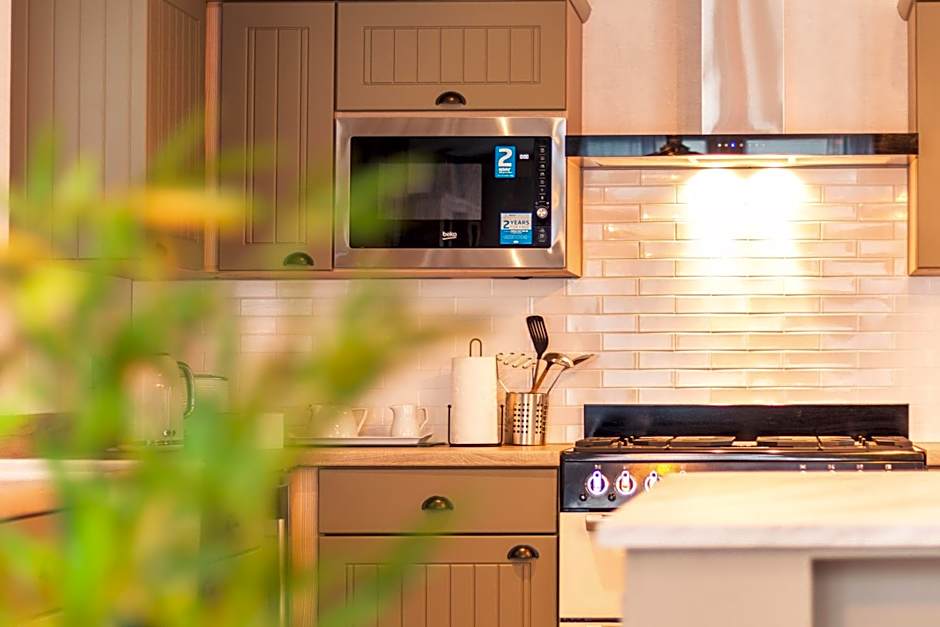 Hemingway Lodge with Hot Tub