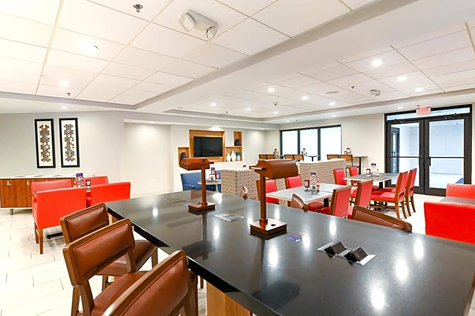 Holiday Inn Express Richmond Airport by IHG