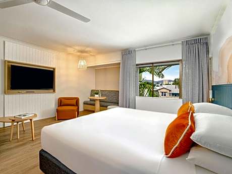 Mercure Cairns