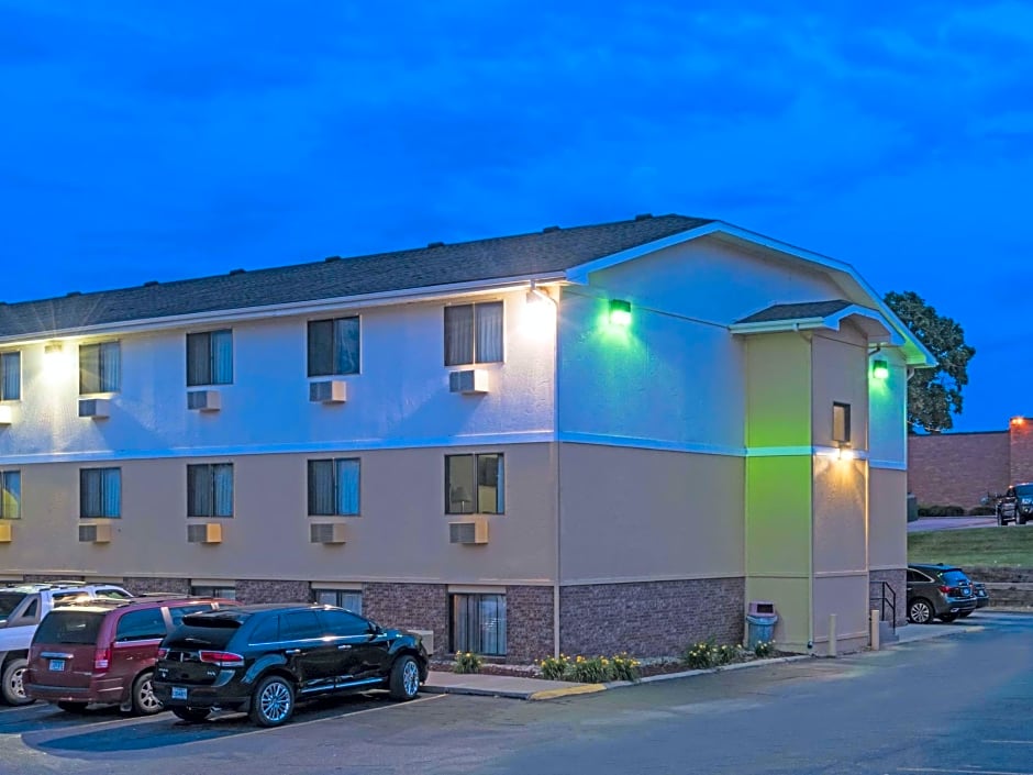 Super 8 by Wyndham Omaha NE