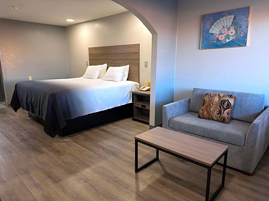 Photo 1 of 7 of 1 King Bed, Nonsmoking