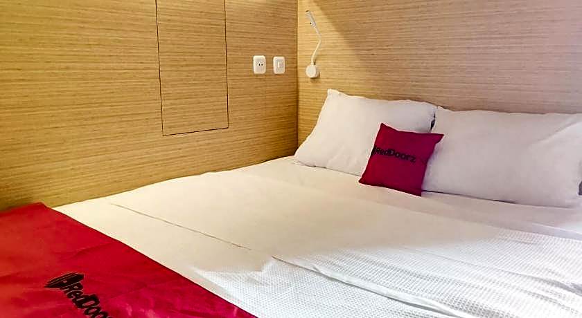 RedDoorz @ Capsule Inn Teuku Umar