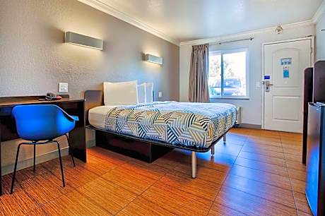 King Room - Non-Smoking