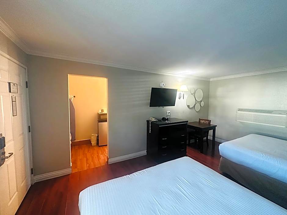 Casa Blanca Hotel & Suites Orange SR-55 Freeway, Near Honda Center, Chapman University, Disneyland