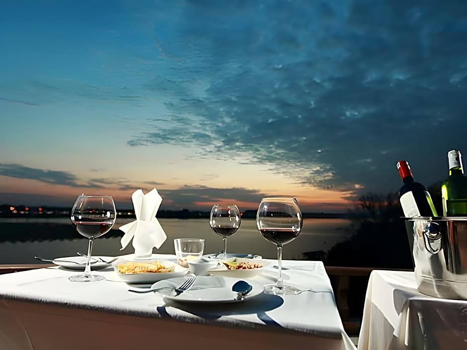 Seasons Riverside Hotel