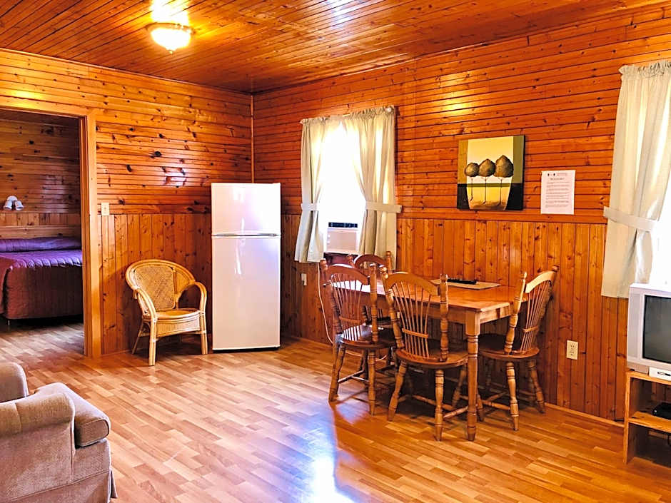 Green Gables Bungalow Court