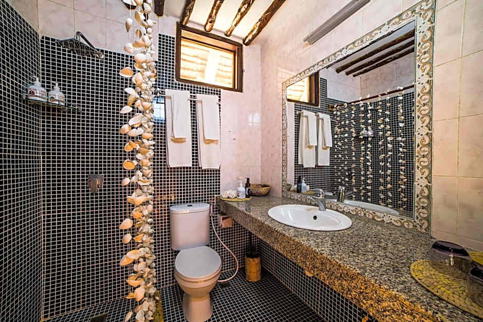 Antonio Beach Tree House Hotel & Spa