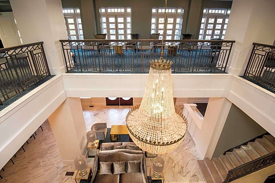 Redmont Hotel Birmingham, Curio Collection by Hilton