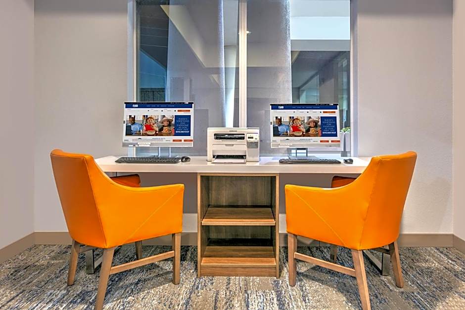 Holiday Inn Express Hotel & Suites Marshall By IHG