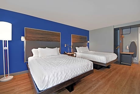 2 Queen Mobility/Hearing Acc Roll In Shower