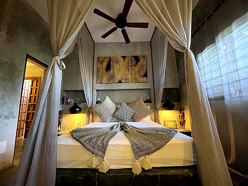 Joya' Beach Suites & Villa