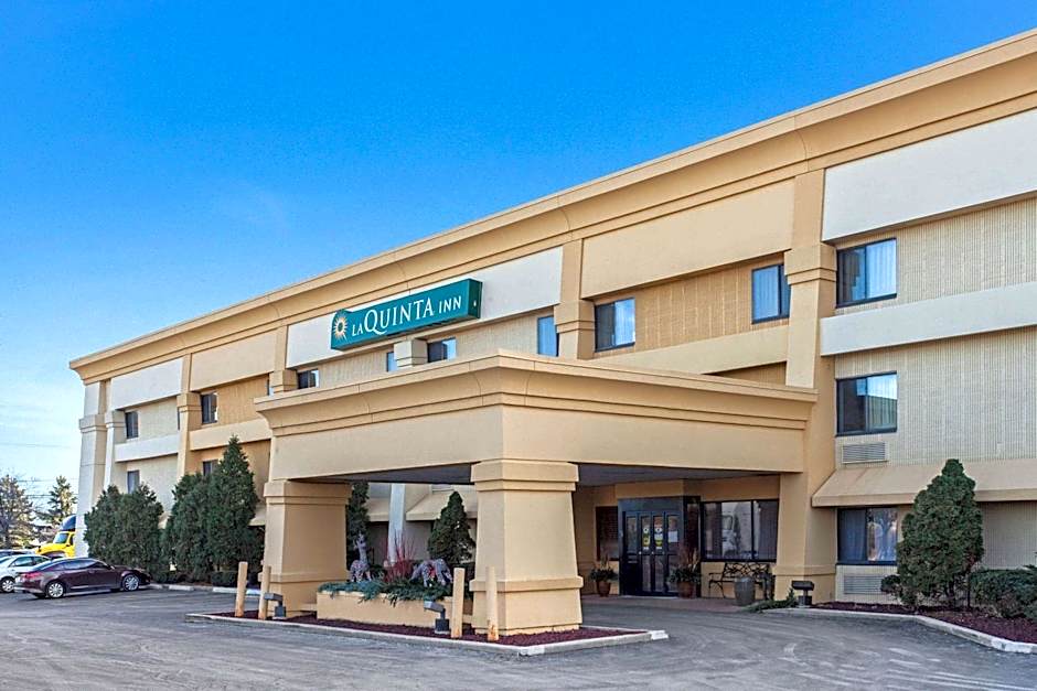 La Quinta Inn & Suites by Wyndham Milwaukee Airport / Oak Creek