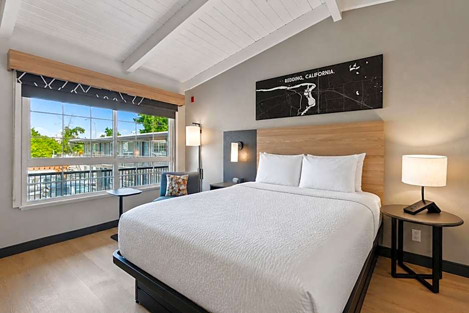 Thunderbird Lodge