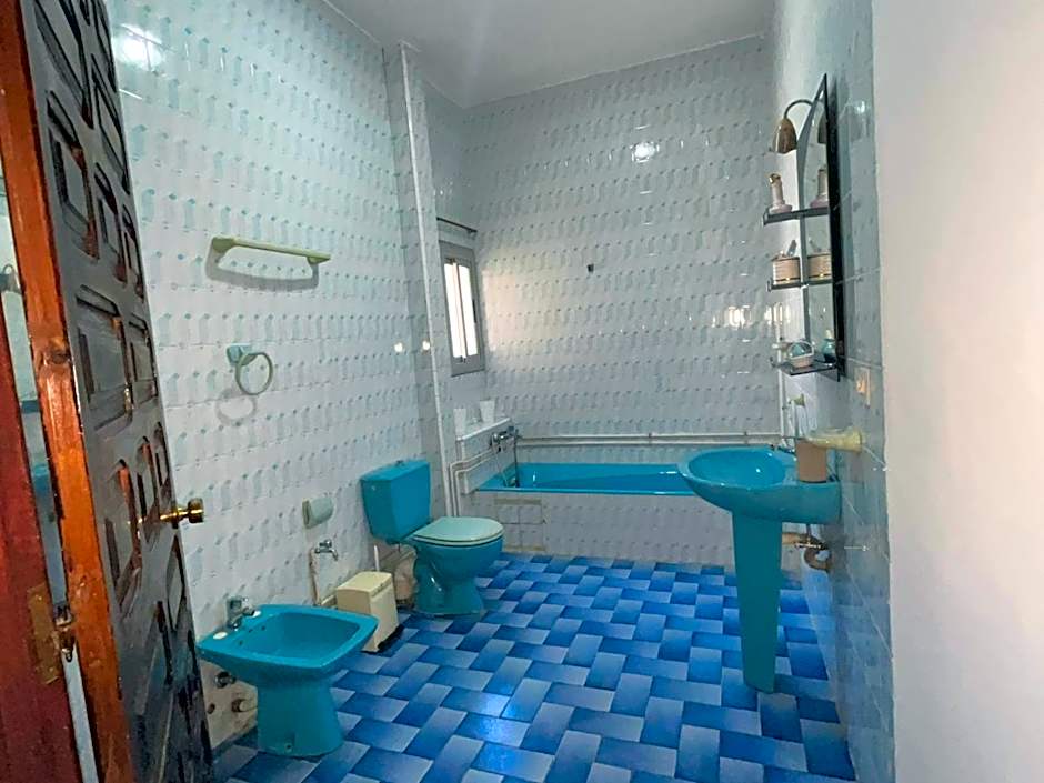 Fnideq Elegant, Familia, Bienestar y mercado