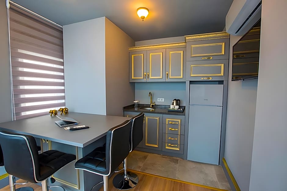 Real King Suite Hotel