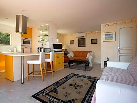 Appartement-Confort-Salle de bain privée-Terrasse-La Suite Jaune