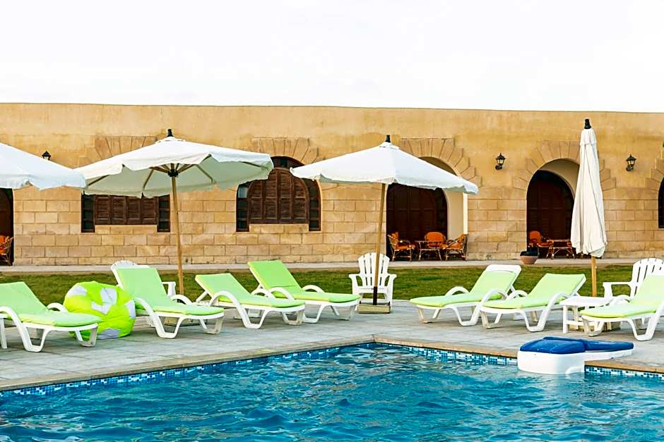 Golden Lake Marina Hotel