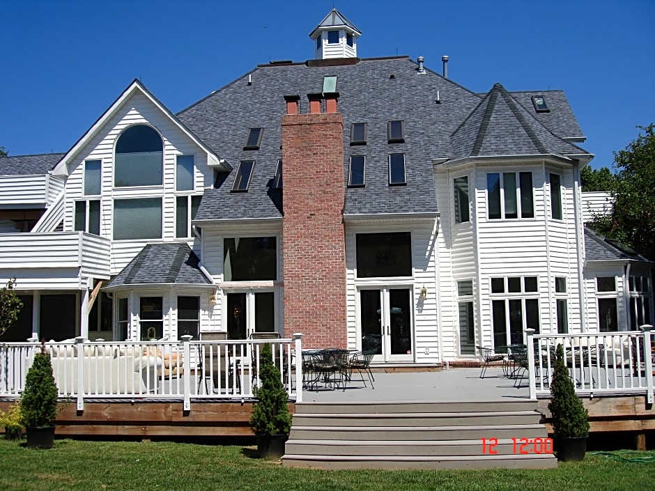 The Columbia Inn at Peralynna Manor