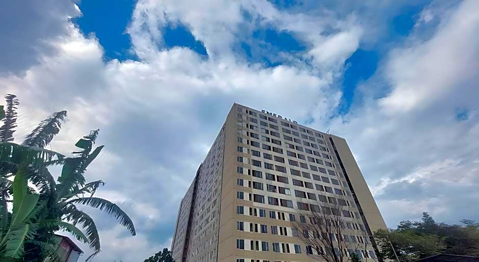 Emerald Apartel by RM.