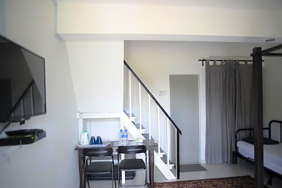 Tiny Boutique Habitat