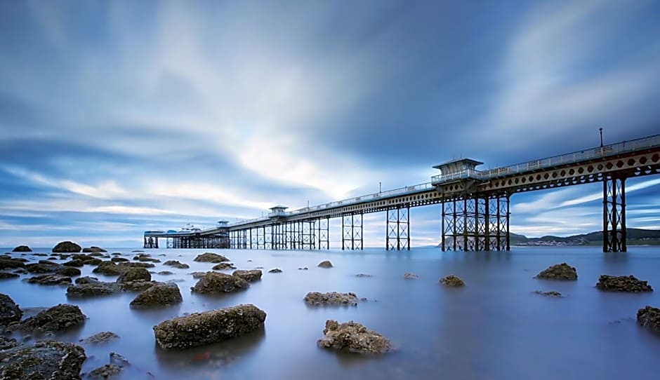 Four Saints Brig Y Don Hotel