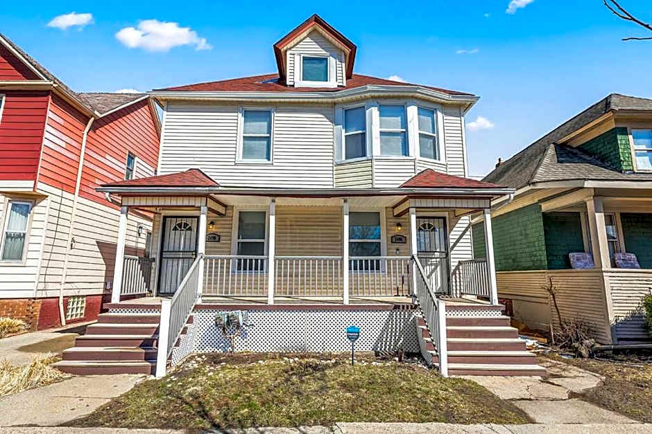 3rd Story Loft Islandview Pets Included with Free Parking!