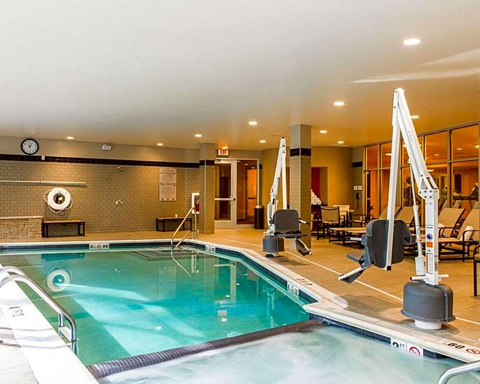 Cambria Hotel Traverse City