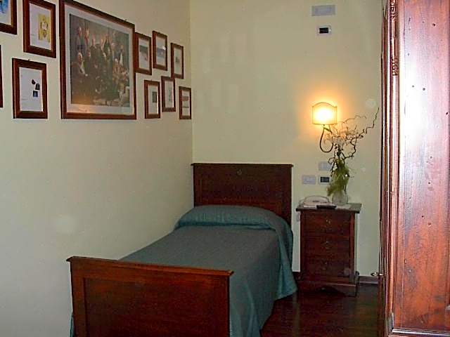 Photo 1 of 2 of Single Room