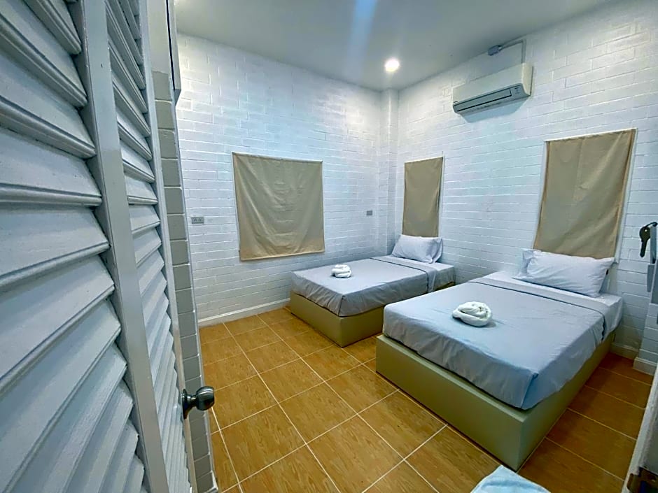 Whitehouse cafe&Guesthouse