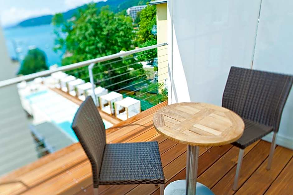 Lake's - My Lake Hotel