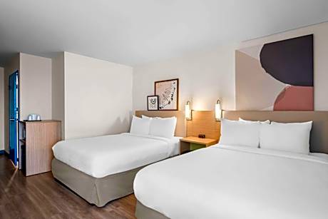 Queen Room with Two Queen Beds and Mobility Accessible Tub