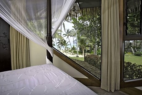 Premium Lagoon View Villa (3 Bedroom) (2 King Beds and 2 Twin Beds)