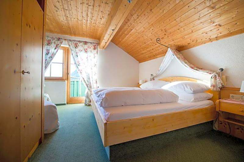 Photo 1 of 25 of Double Room