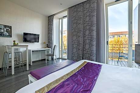Studio (2 Adults)