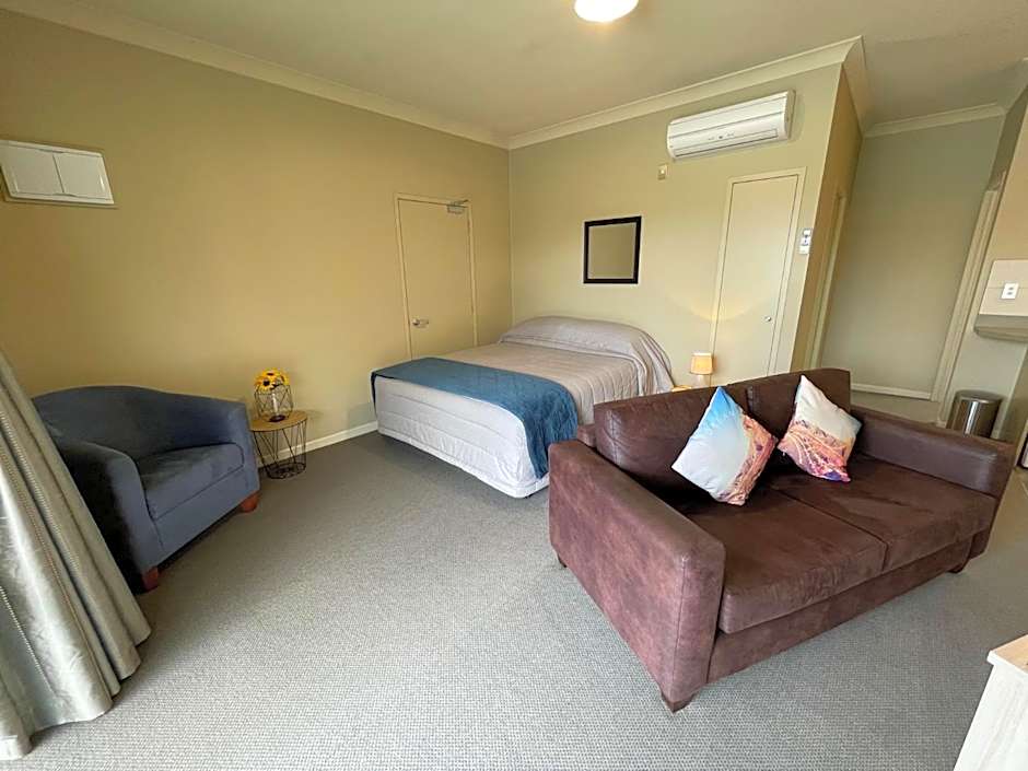 Sierra Motel and Apartments