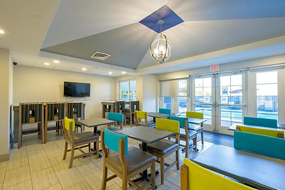Hawthorn Extended Stay by Wyndham Panama City Beach