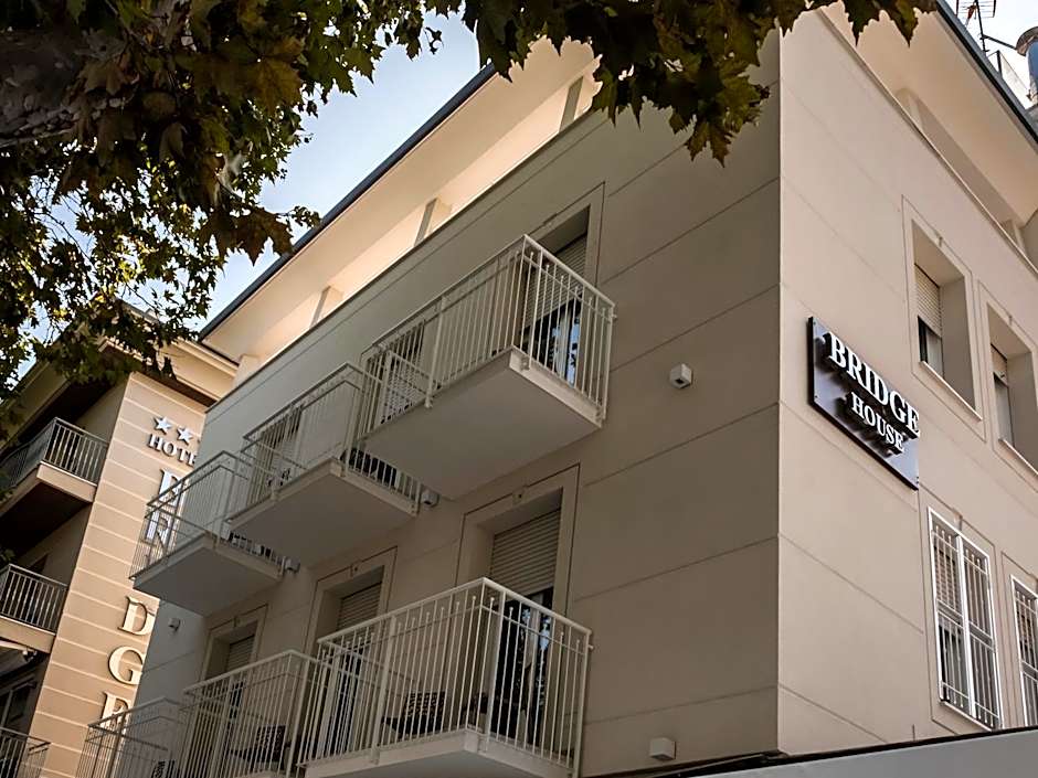 Hotel Bridge