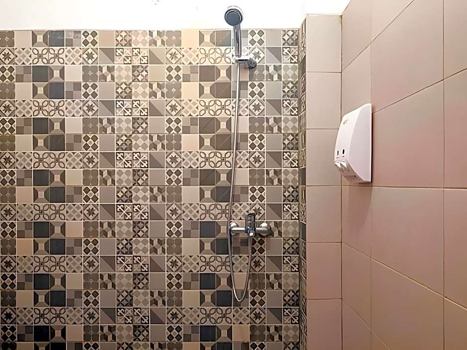 RedDoorz near Exit Toll Moh Toha