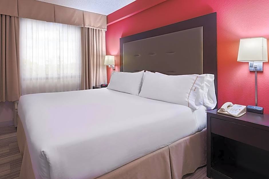 Holiday Inn Express Hotel & Suites Kendall East-Miami By IHG