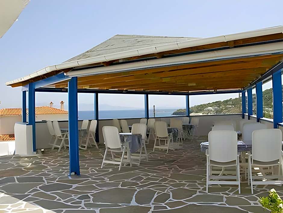 Blue Dolphin Studios and Apartment