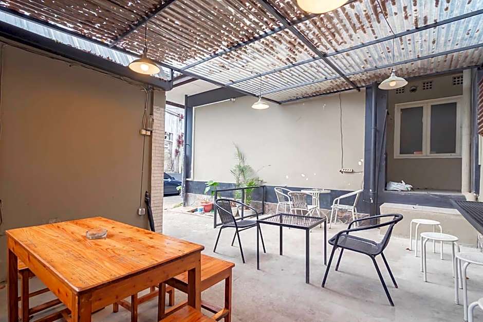 RedDoorz near Exit Toll Pasteur 5