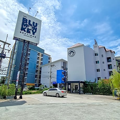Blu Monkey Boutique Bangsaen