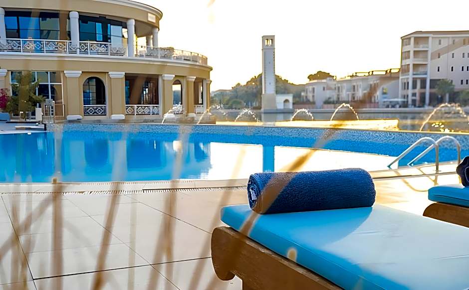 Millennium Lakeview Hotel