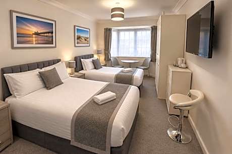 Family Room (3 Adults)