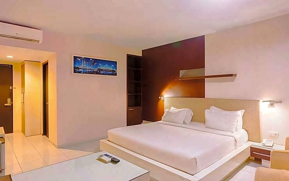 Royal Hotel N' Lounge