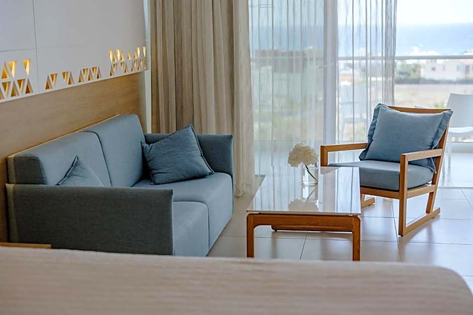 Seasons Hotel (Adults Only)