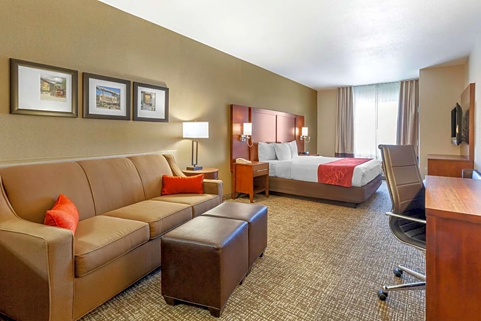 Comfort Suites Glendale - State Farm Stadium Area