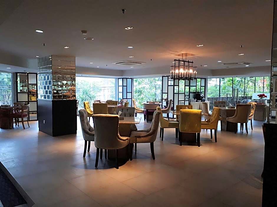 Royal Regantris Cendana 